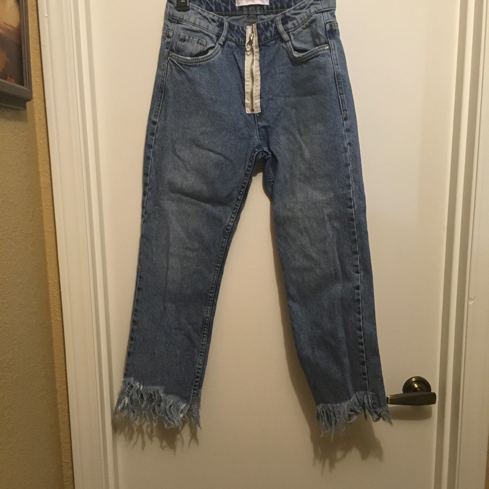 Stylish Blue Frayed Hem Women Jeans
